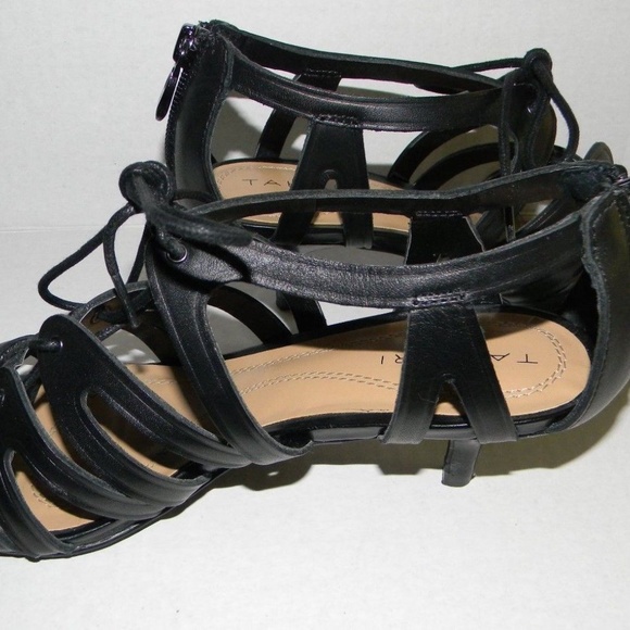 Tahari Black Leather Lace Up Heel Size 6.5 - Picture 2 of 5
